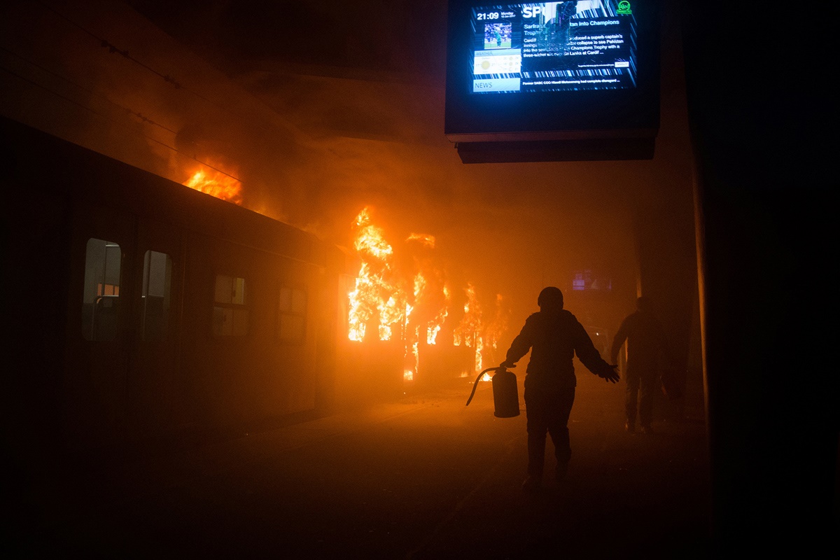 تصاویر منتخب هفته از نگاه آتلانتیک | از آتش‌سوزی لندن تا آب‌تنی کودکانه